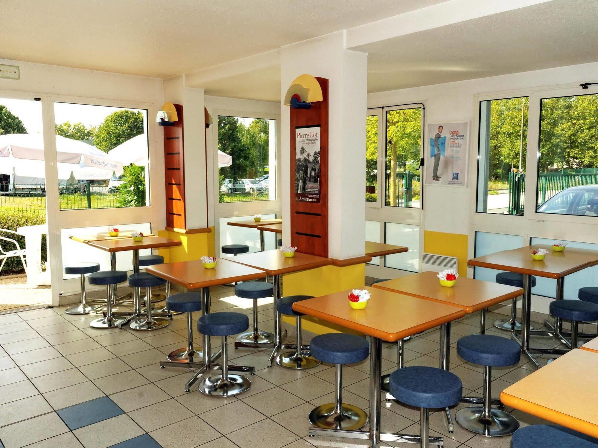 Ibis Budget Rochefort Esterno foto