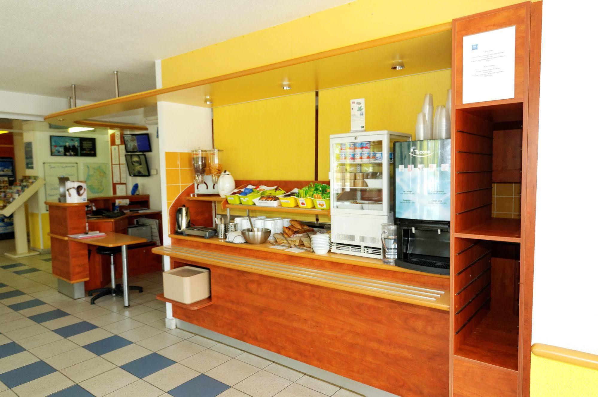 Ibis Budget Rochefort Esterno foto